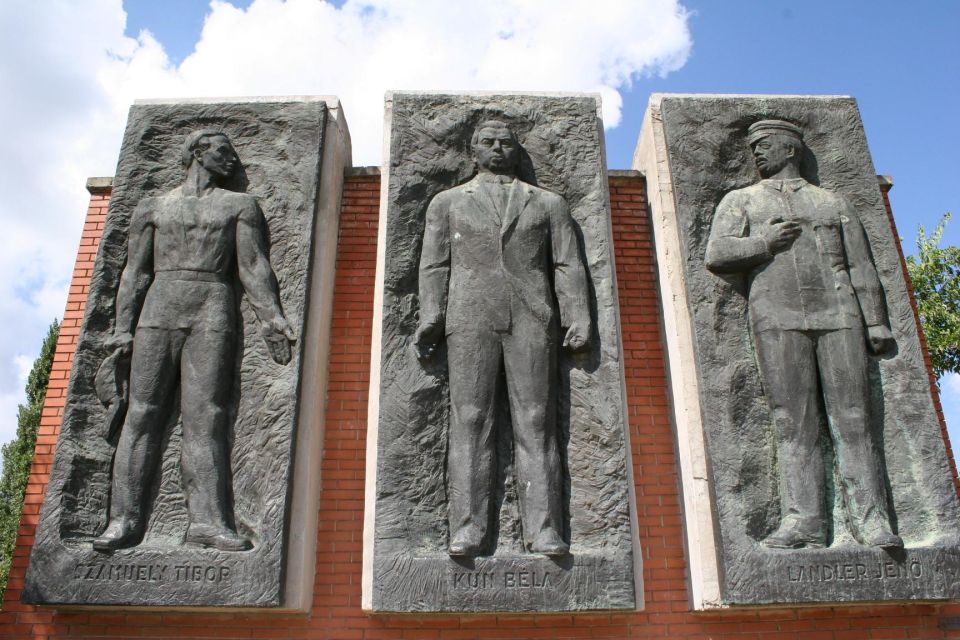 Budapest: Memento Park Ticket - Start at Stalin’s Grandstand replica for the right scale