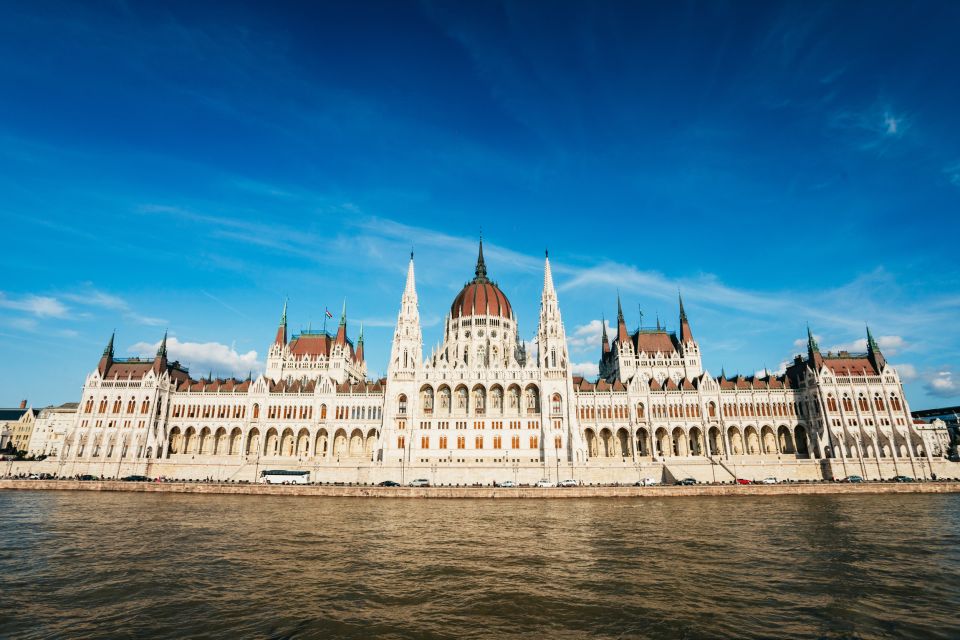 Budapest: Nighttime or Daytime Sightseeing Cruise - Key highlights to look for