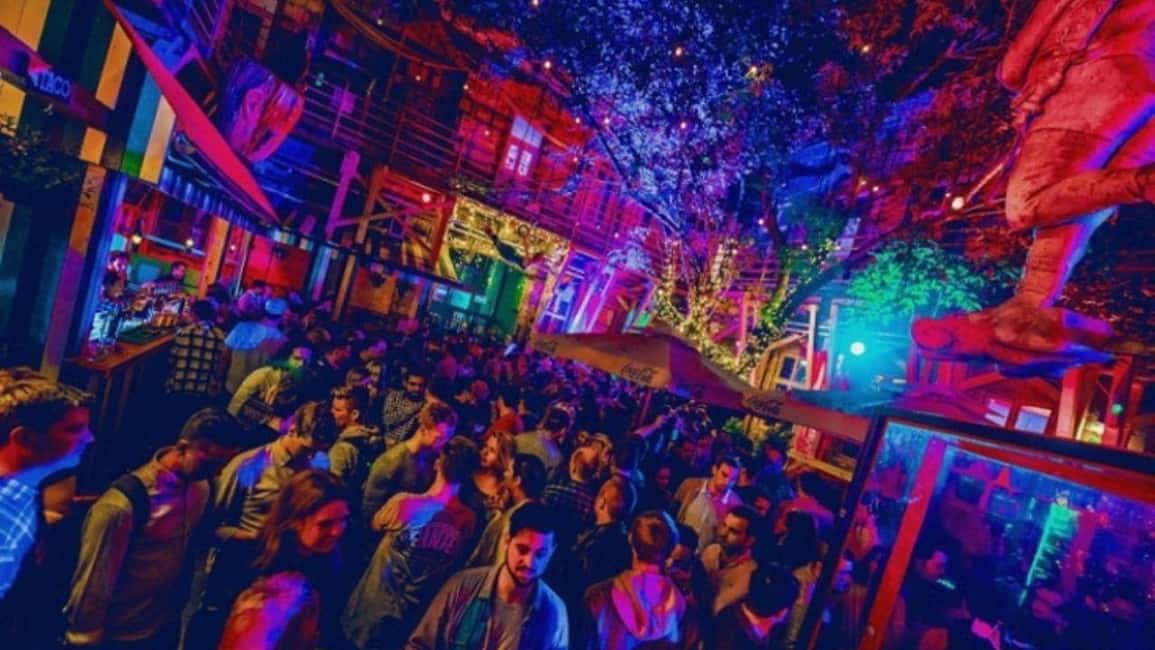 Budapest: Party District Bar-Hop with 2hr Unlimited Drinks - Price and Value: Is $17 a Deal or a Trap?