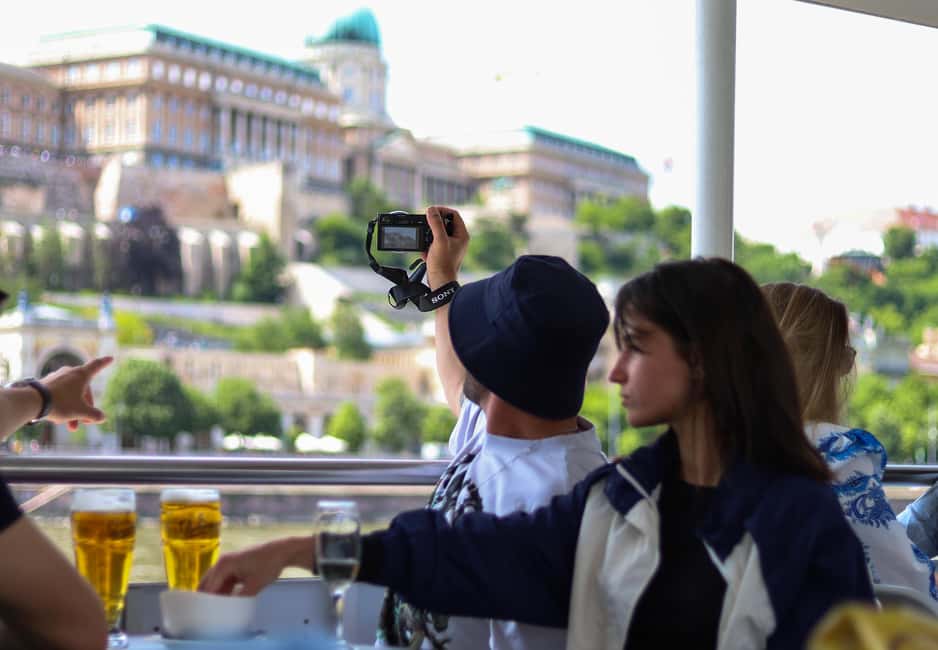 Budapest: Pizza Cruise - The sights you’ll spot from the water (and what each one feels like)