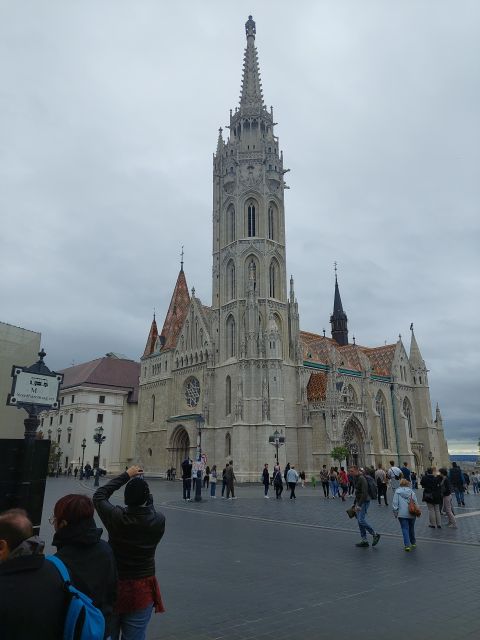 Budapest: Private City Tour with Local Guide - St. Stephen’s Basilica and the Parliament Finale at Kossuth Square