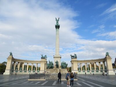 Budapest: Private Luxury Sightseeing Tour - Pest side essentials: Danube views, Central Market Hall, and the Jewish Quarter