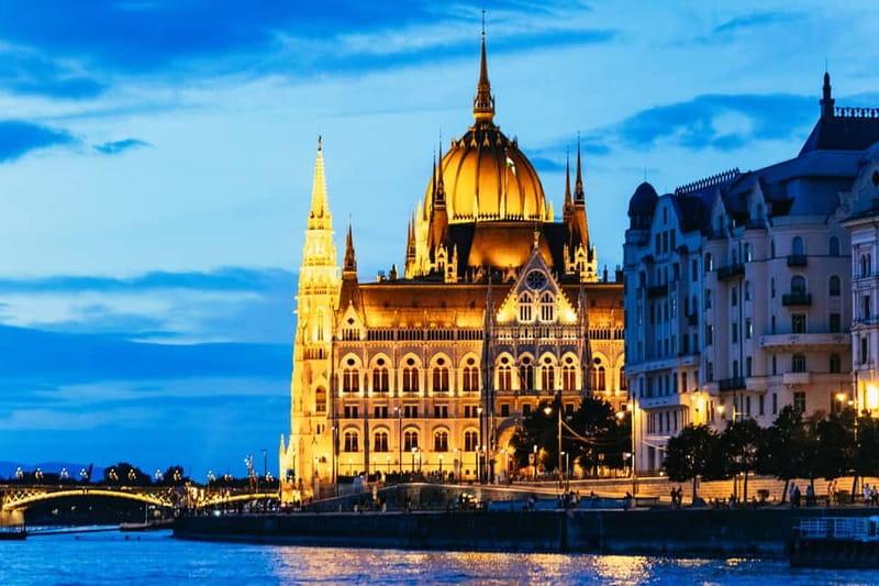 Budapest: Prosecco Dinner Cruise with Live Music - Where the Cruise Starts and Why the Timing Matters