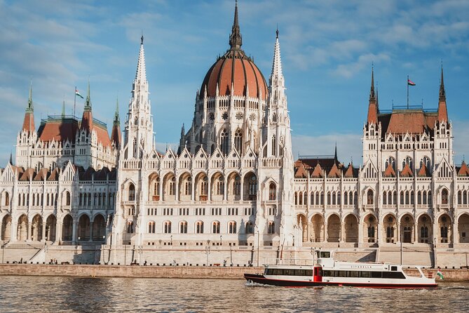 Budapest River Cruise with 1 Free Tokaj Frizzante and Audio Guide - Timing that makes a difference: go late for the lights