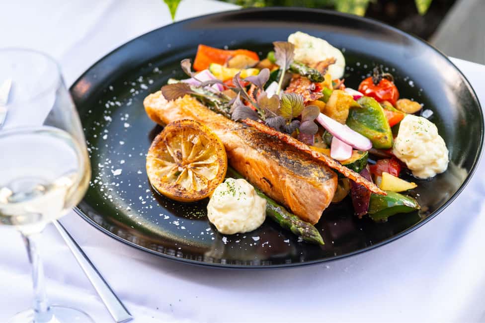 Budapest: Rudas Spa Entry with 3-Course Meal - Who should book this Rudas spa-and-meal package?