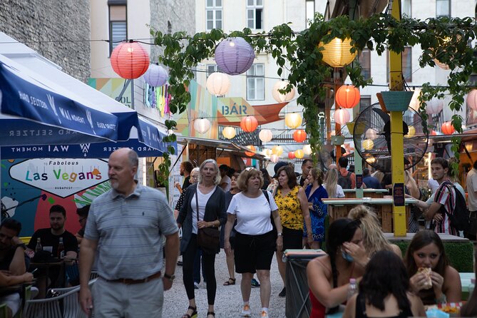 Budapest Ruin Bars Evening Walking Tour with Drinks & Street Food - The guides make or break a ruin bar night