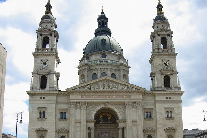 Budapest: Saint Stephen's Basilica Tour - Getting oriented at Szent István tér (meeting point matters)