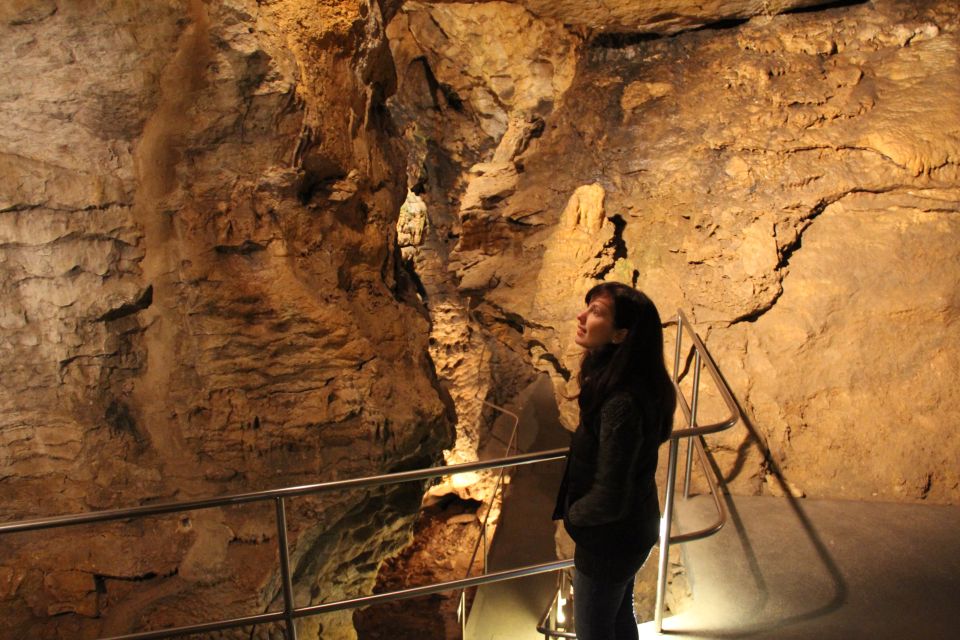 Budapest: Semlő-hegyi & Pál-völgyi Caves Guided Walking Tour - The in-between walk: swapping caves and judging the weather