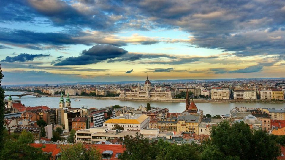 Budapest: Sightseeing Cruise on the Danube - Should you book the Gróf Széchenyi Danube sightseeing cruise?