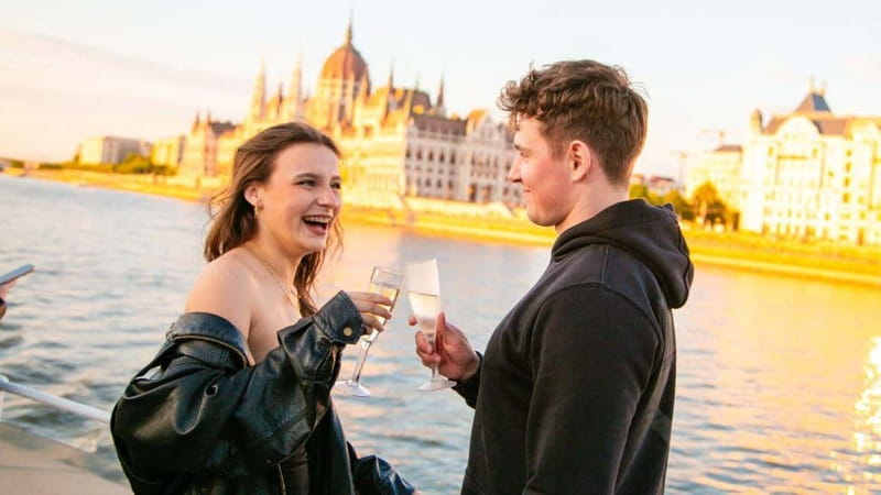 Budapest: Sip and Sail River Cruise with Unlimited Prosecco - Key points before you go