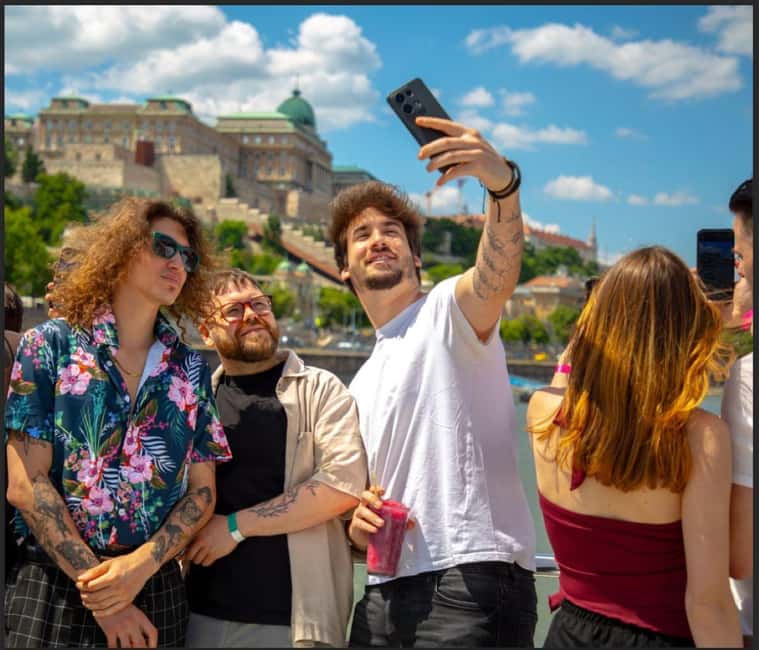 Budapest: Sunset Cruise with 2 Cocktails - Upper deck photos vs the climate-controlled lower deck