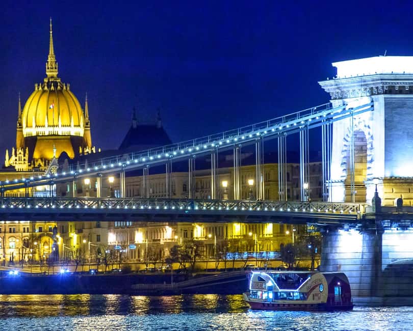 Budapest: Sunset Cruise with 2 Cocktails - Price and logistics: $36 for an hour, plus drink time