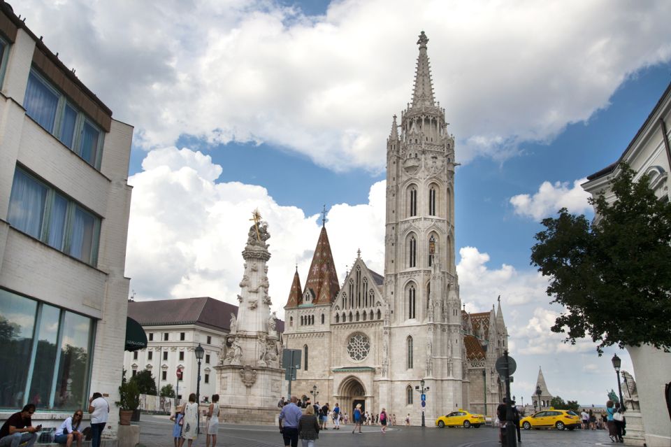 Budapest: Walking Tour in German - Meeting by St. Stephen’s Basilica: where the walk starts