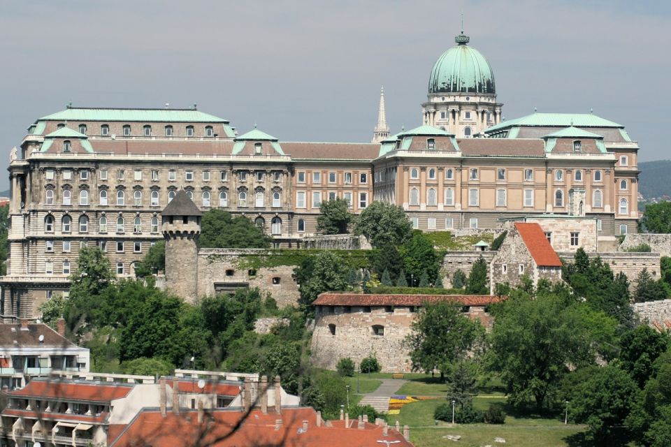 Budapest: Walking Tour in German - Matthias Church and Fisherman’s Bastion: Gothic architecture plus the best angles