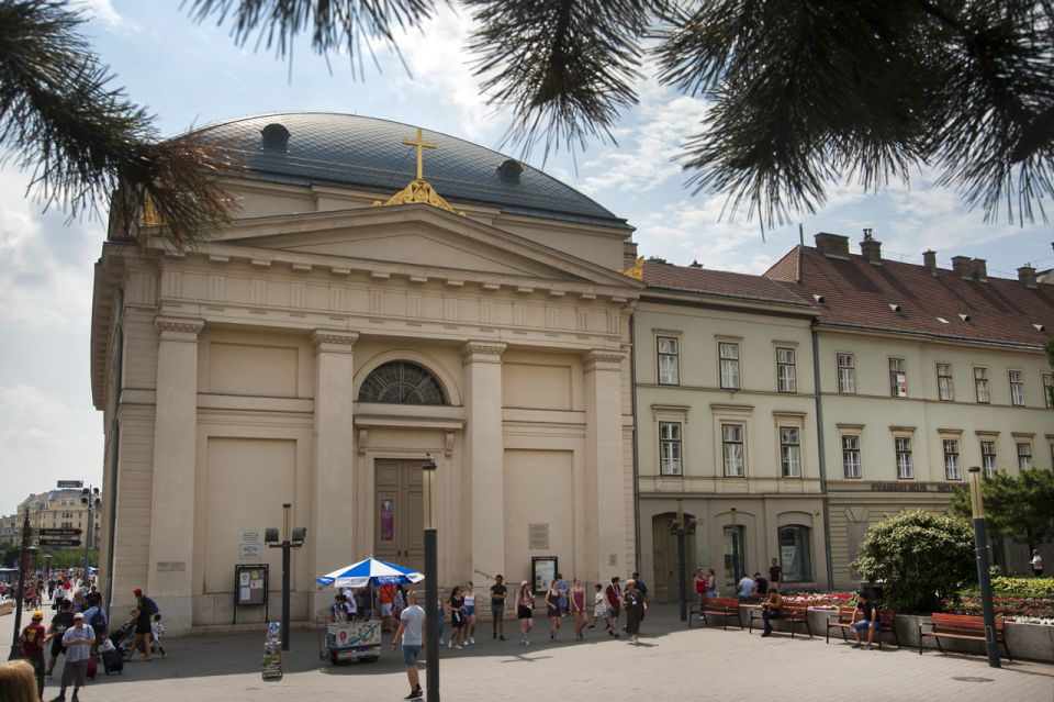 Budapest Walking Tour with a Professional Local Guide - Matthias Church and the Castle Feel: Architecture With a Pulse