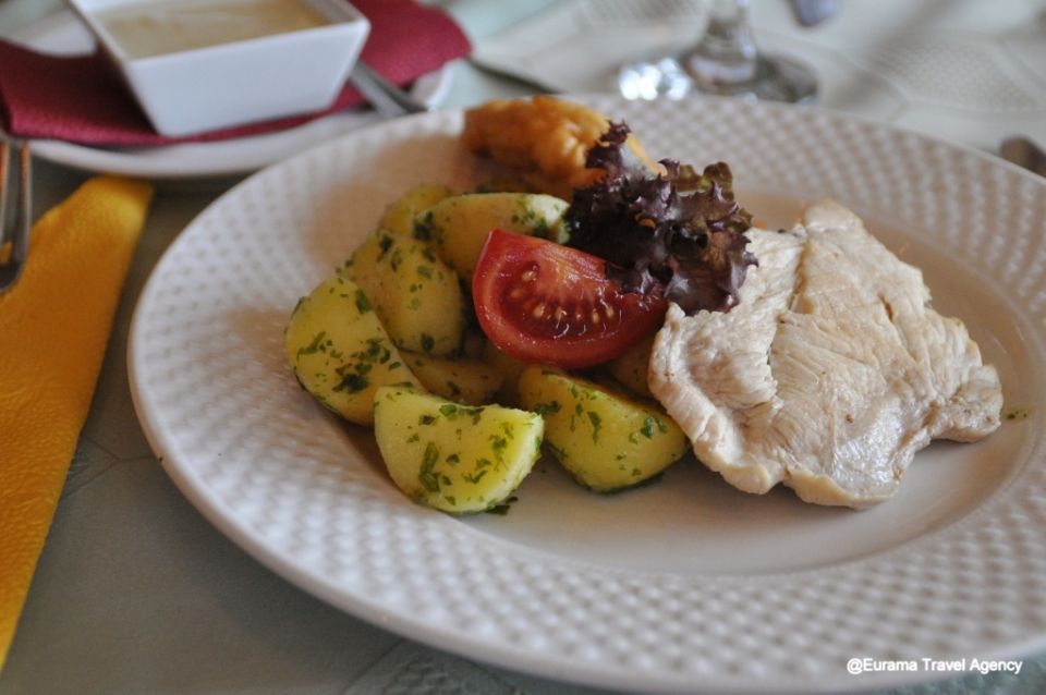 From Budapest: Full-Day Danube Bend Tour with Lunch - Szentendre’s artist’s village vibe: cobblestones, shops, and guided shortcuts