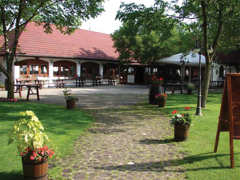 From Budapest: Full-Day Puszta Tour with Lunch and Show - First Stop: Kecskemét’s Guided Walk and Free Time