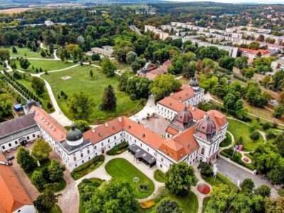Godollo: The Royal Palace of Gödöllő Ticket - Getting to the palace: meeting point and first-move tips