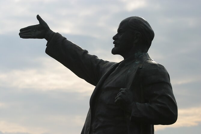 Guided Tour with Admission in Memento Park - Should you book this Memento Park guided tour?