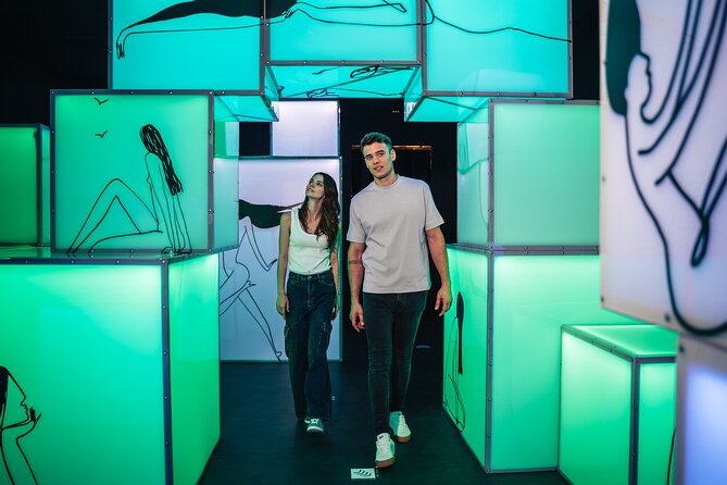 IKONO Budapest - Immersive Experience - Family timing: when crowds change the vibe