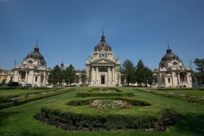 Private Budapest All In One Walking Tour with Strudel Stop - Heroes’ Square to Vajdahunyad Castle: Budapest’s Big Emblems and Theater-Set Streets