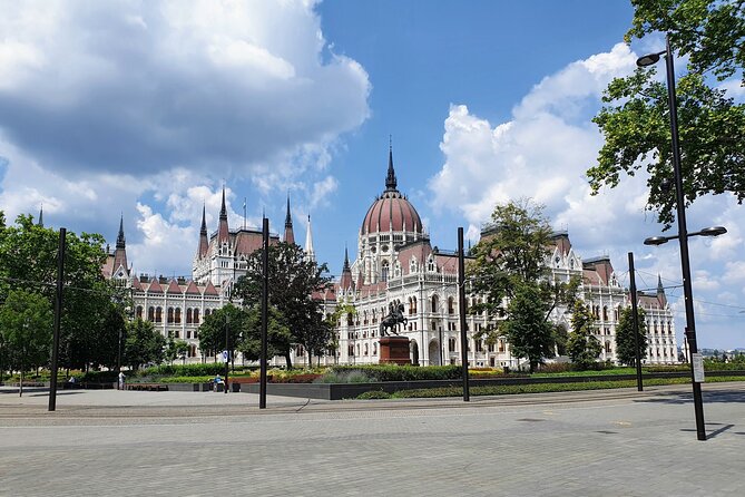 Private city tour by van - Hungarian State Opera House: short stop, big visual impact