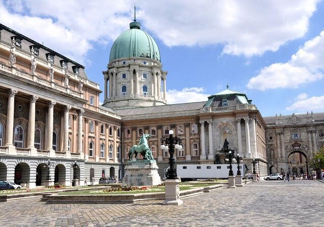 Virtual Reality Walking Tour - The guide and staff experience: friendly, helpful, and easy to follow