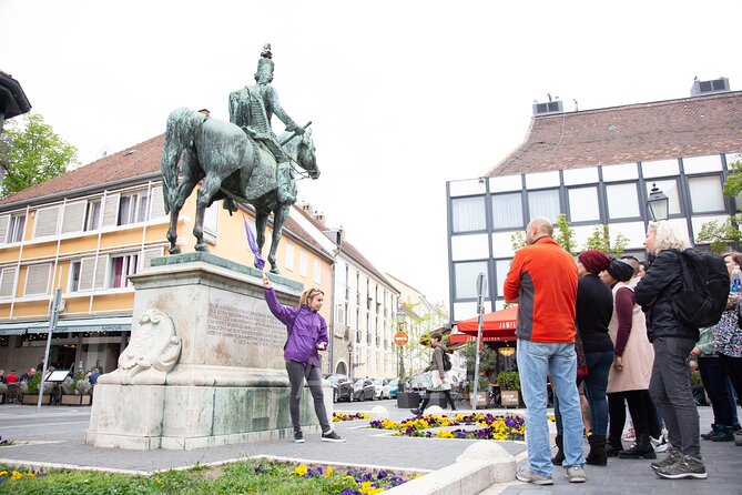 Walking tour in the Buda Castle incl. Fisherman's Bastion - Uri Street and Castle District Sides: Residential Meets Royal