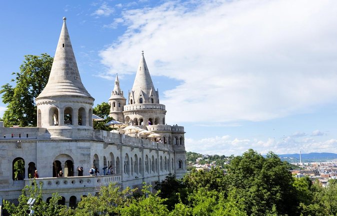 Walking tour in the Buda Castle incl. Fisherman's Bastion - Matthias Church and St Stephen: Where the Story Starts